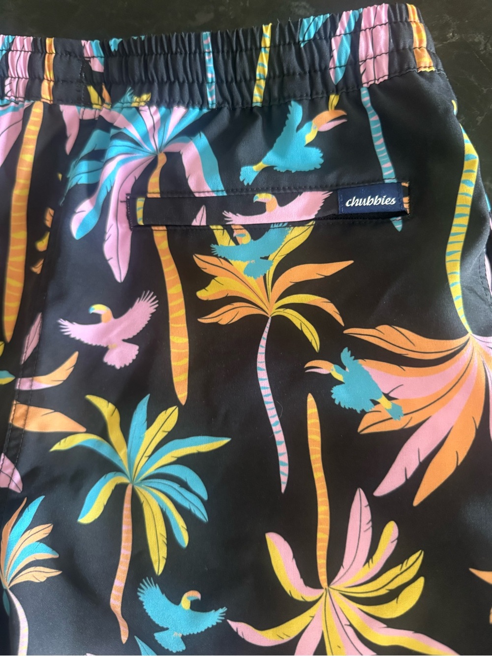 Boys chubbies Black Tropical Palm & Parrot Print Swim Shorts boys medium 10/12